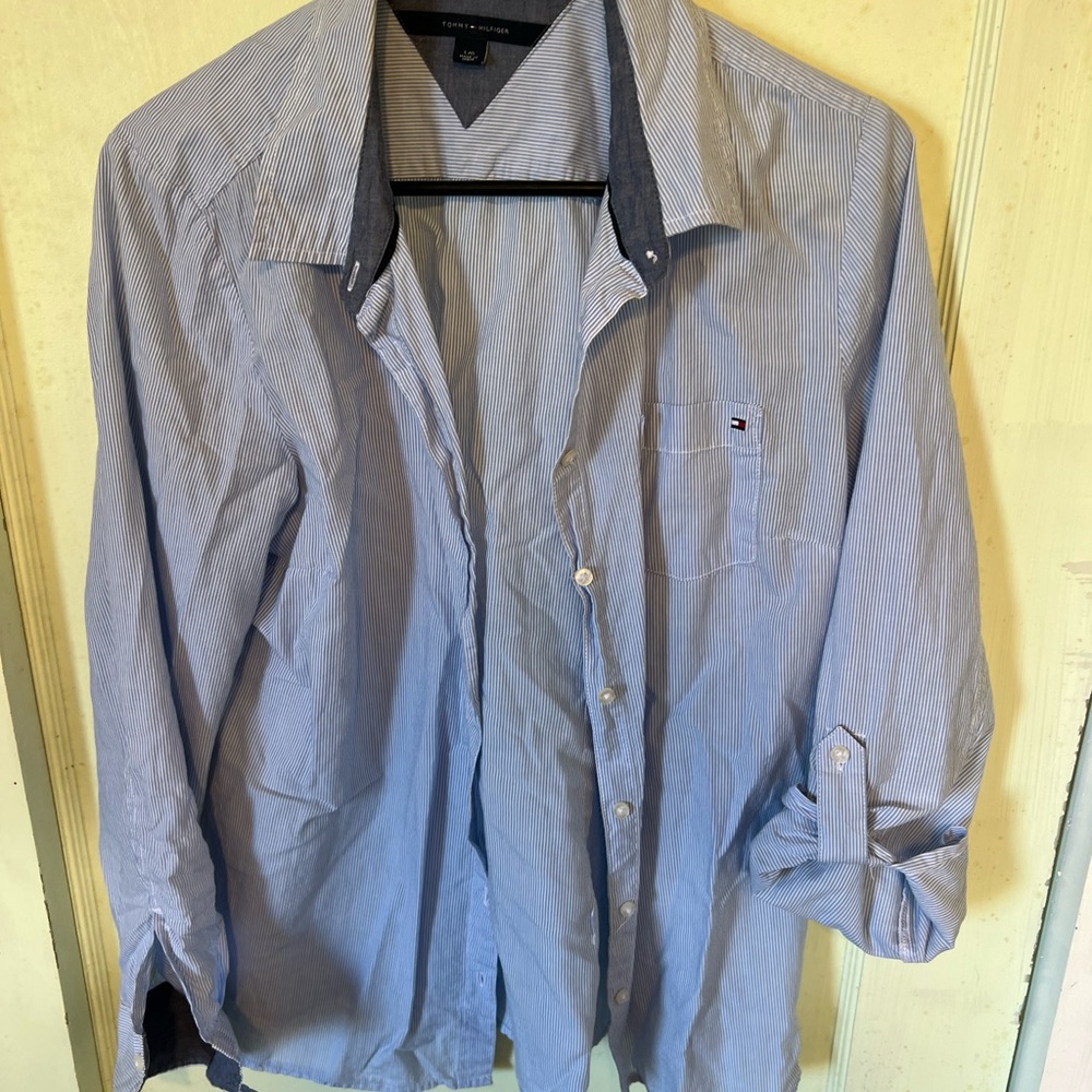 Tommy Hilfiger top. Light weight small fit.